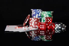 Simbol phoenix dan fitur wild card Simbol-simbol phoenix, api, dan batu permata di Phoenix Rises